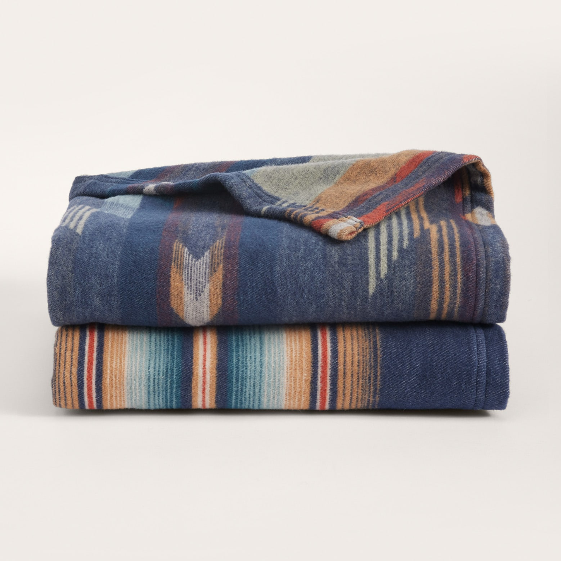 Pendleton Wyeth Falls Denim Throw Blanket Gift Pack – Made In Oregon
