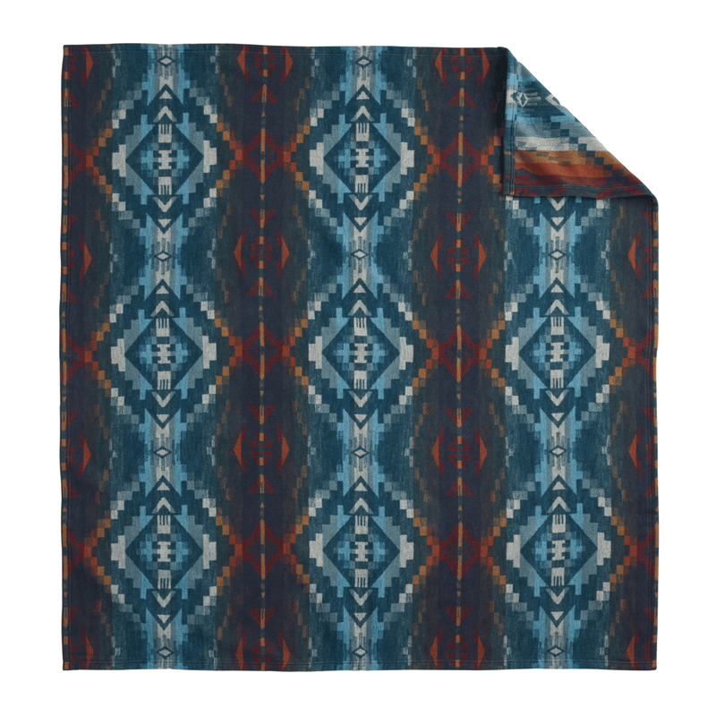 Load image into Gallery viewer, Pendleton Carico Lake Throw Blanket Gift Pack Jaquard Front

