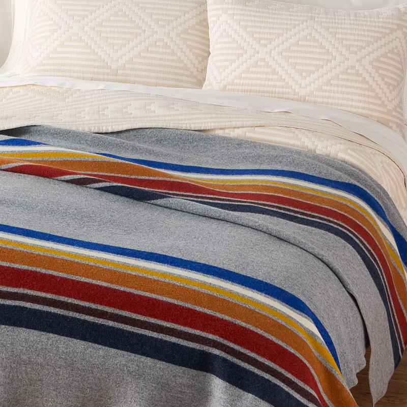 Load image into Gallery viewer, Pendleton Yosemite Grey National Park Wool Blanket, Queen
