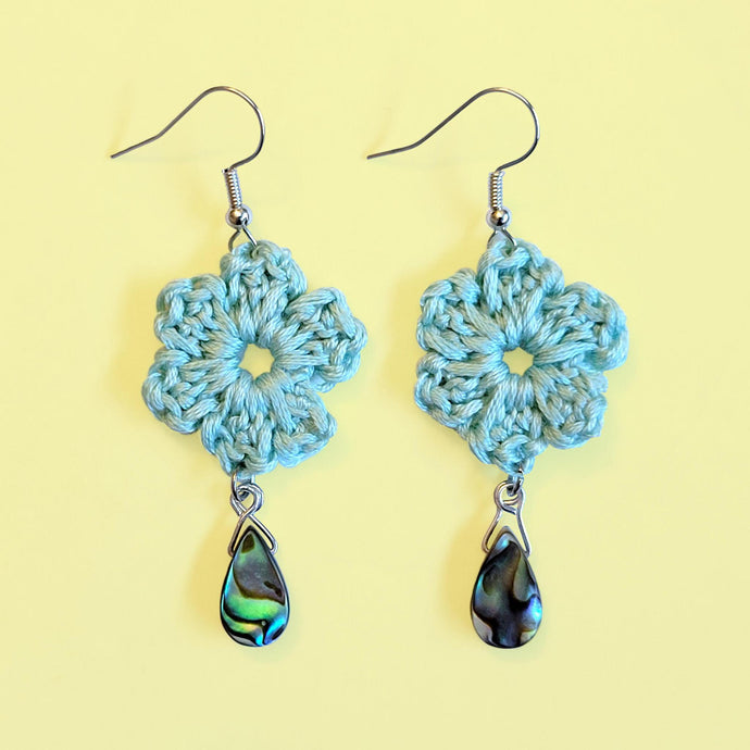 Earrings knit mint flower abalone