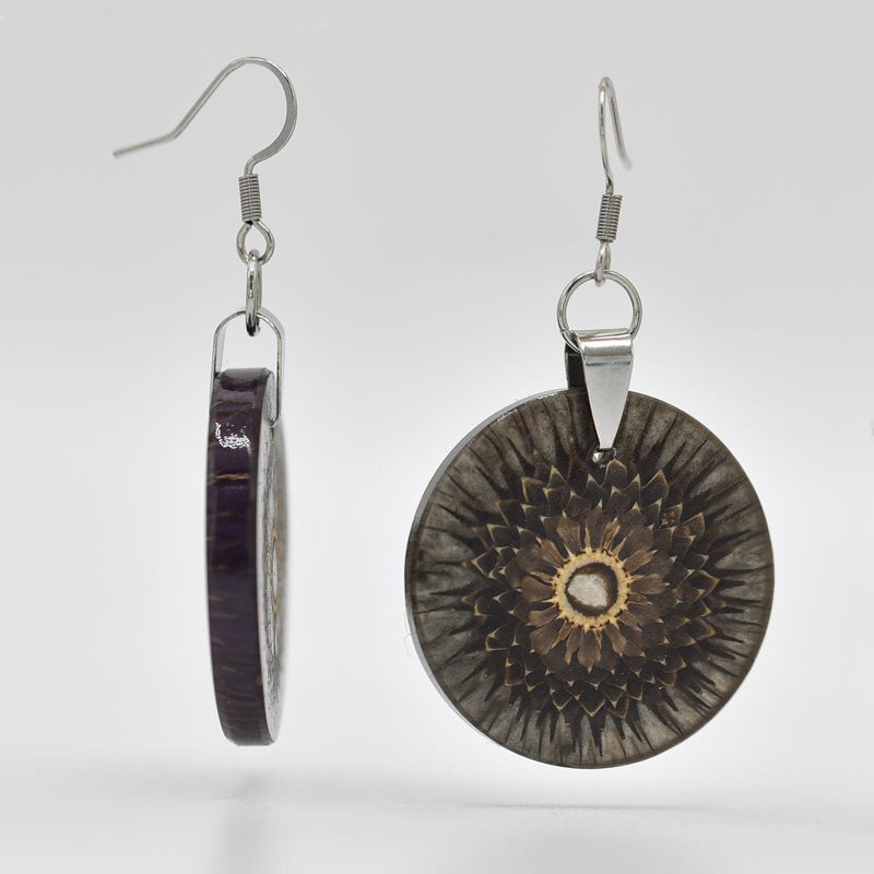 Load image into Gallery viewer, Teasel Black Resin Round Earrings
