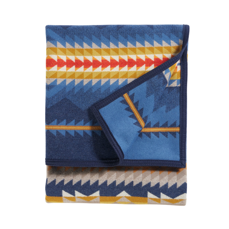 Load image into Gallery viewer, Pendleton Cascadia Robe Wool Blanket, Twin
