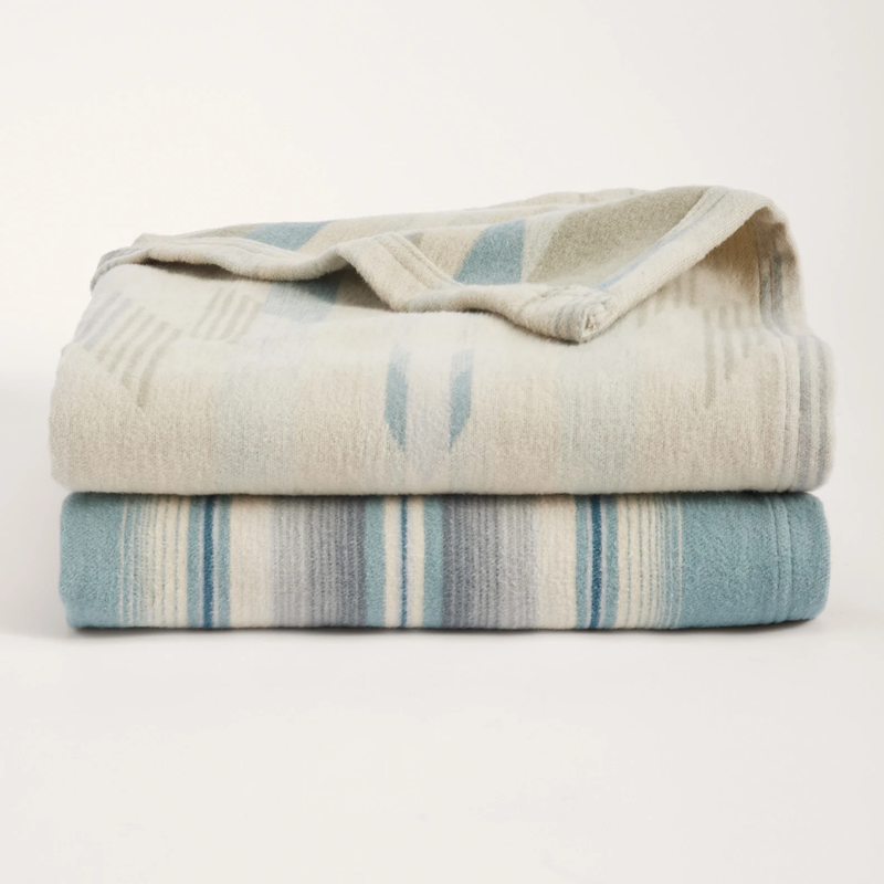 Load image into Gallery viewer, Pendleton Wyeth Falls Linen Organic Cotton Throw Gift Pack
