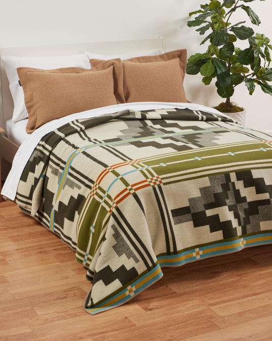 Pendleton Seven Springs Robe Wool Blanket, Twin