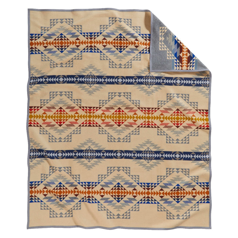 Load image into Gallery viewer, Pendleton Smith Rock Robe Blanket Back
