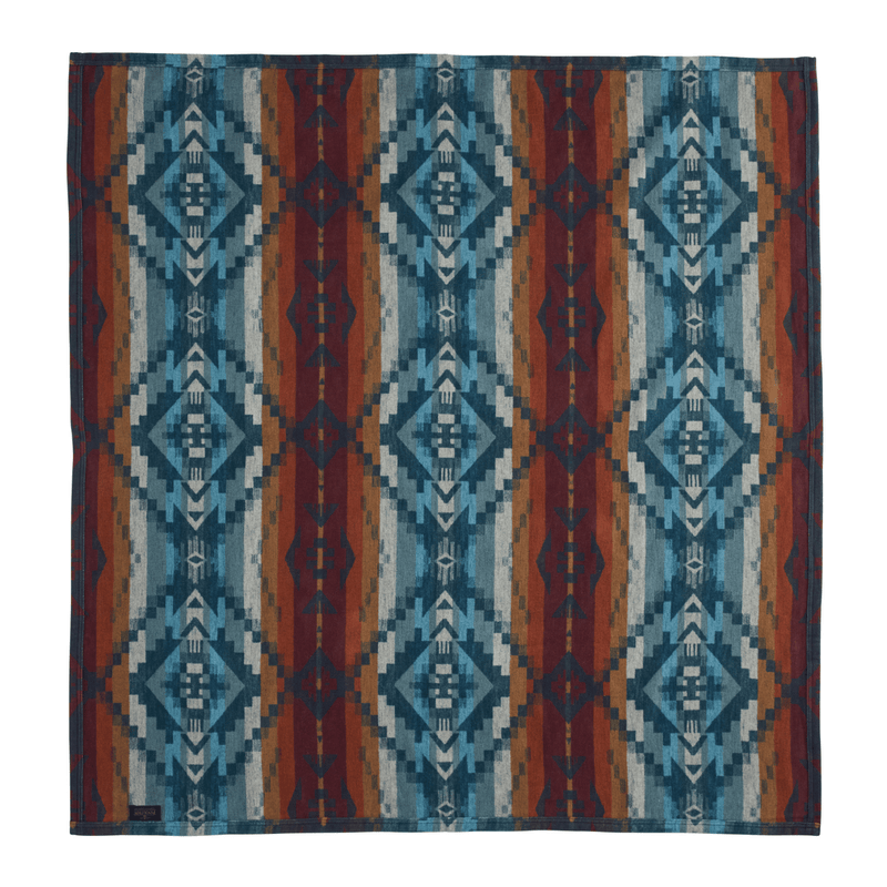 Load image into Gallery viewer, Pendleton Carico Lake Throw Blanket Gift Pack Jaquard Back
